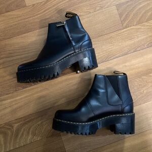 Dr. Martens Rometty II Black Smooth Leather Chelsea Zip Ankle Boots - Women US 7